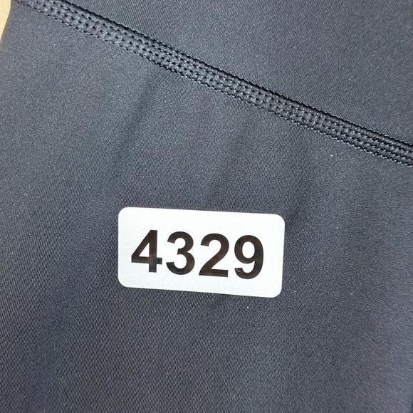 Puma small p dry cell 11-1/2 waist 8-1/2 rise 22-1/2 inseam great preowned cond - Picture 6 of 10